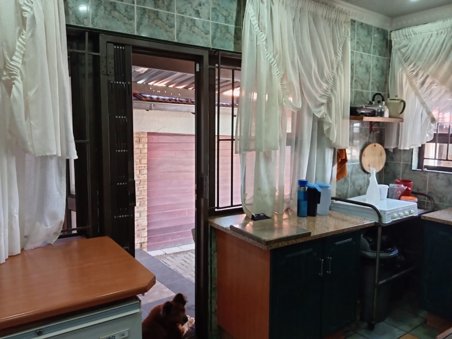 5 Bedroom Property for Sale in Witpoortjie Gauteng