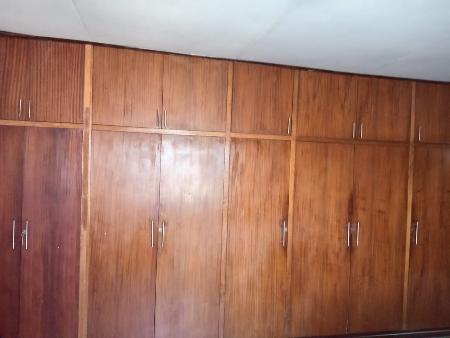 5 Bedroom Property for Sale in Witpoortjie Gauteng