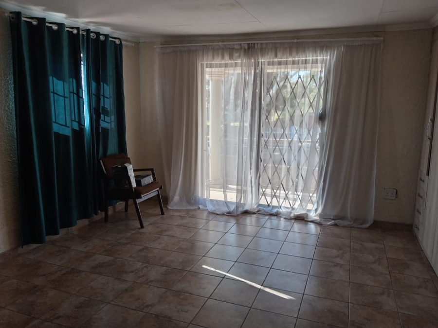 5 Bedroom Property for Sale in Witpoortjie Gauteng