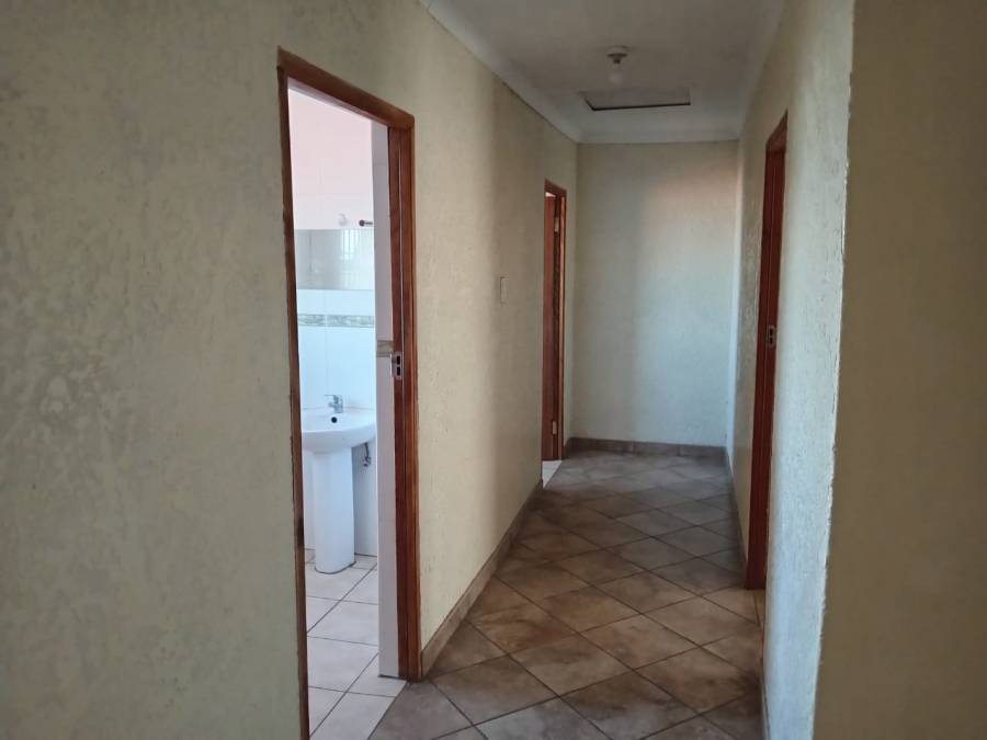 5 Bedroom Property for Sale in Witpoortjie Gauteng