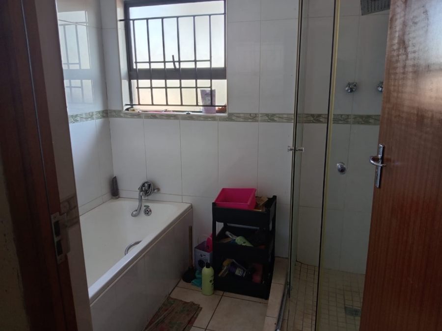 5 Bedroom Property for Sale in Witpoortjie Gauteng