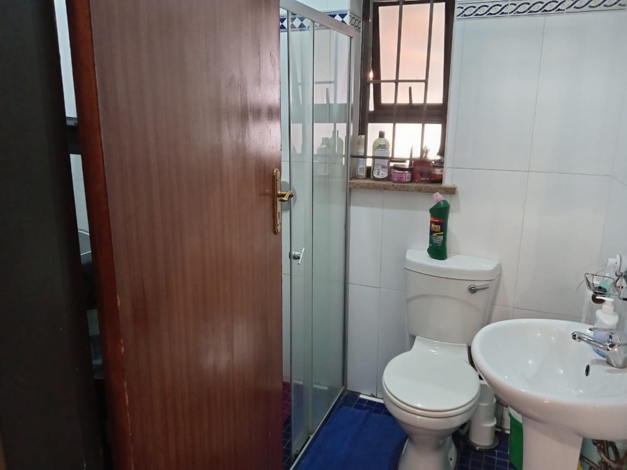 5 Bedroom Property for Sale in Witpoortjie Gauteng