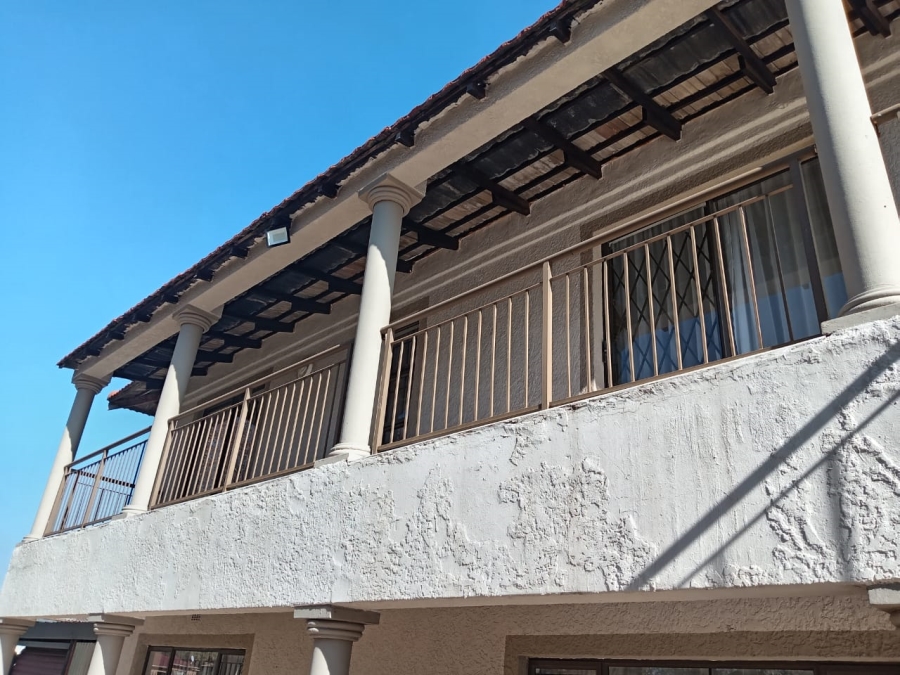 5 Bedroom Property for Sale in Witpoortjie Gauteng