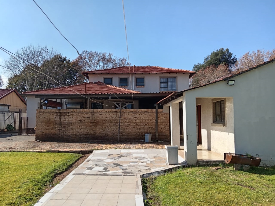 5 Bedroom Property for Sale in Witpoortjie Gauteng