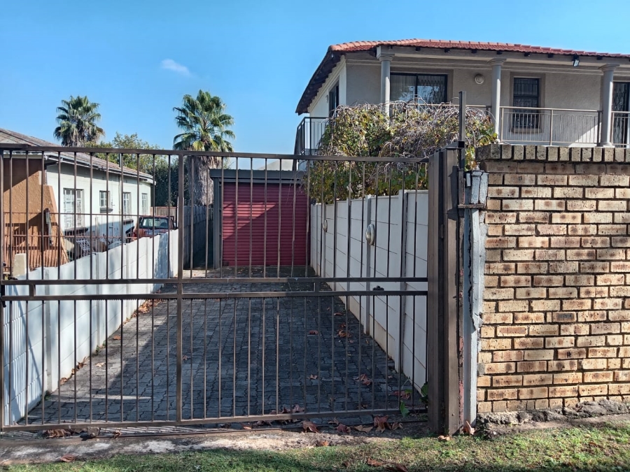 5 Bedroom Property for Sale in Witpoortjie Gauteng