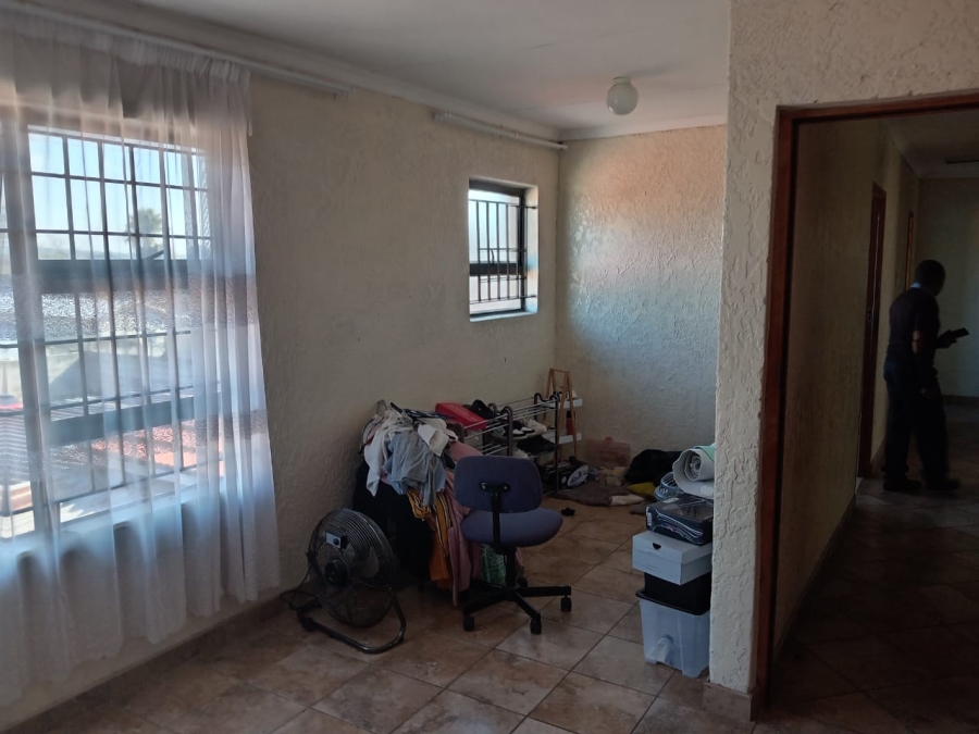 5 Bedroom Property for Sale in Witpoortjie Gauteng