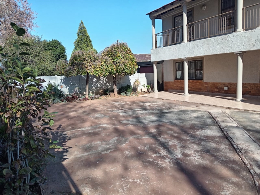 5 Bedroom Property for Sale in Witpoortjie Gauteng
