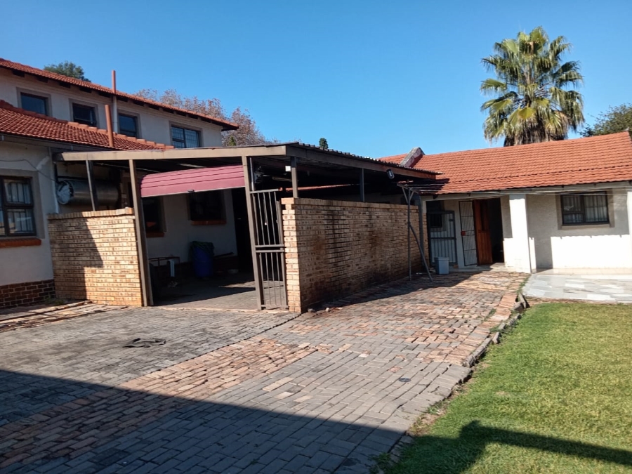 5 Bedroom Property for Sale in Witpoortjie Gauteng