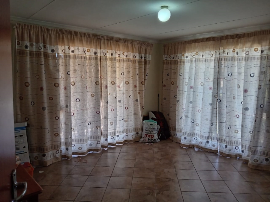 5 Bedroom Property for Sale in Witpoortjie Gauteng