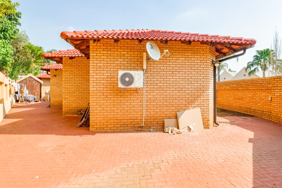 To Let 3 Bedroom Property for Rent in Silver Lakes Golf Estate Gauteng