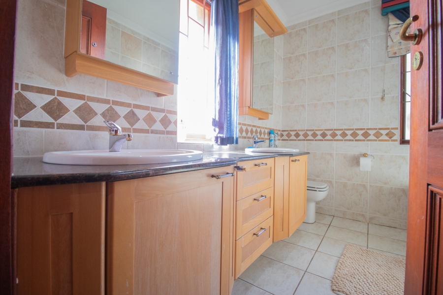 6 Bedroom Property for Sale in Mooikloof Equestrian Estate Gauteng