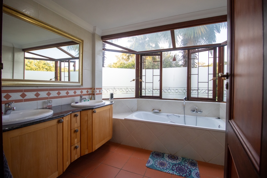 6 Bedroom Property for Sale in Mooikloof Equestrian Estate Gauteng