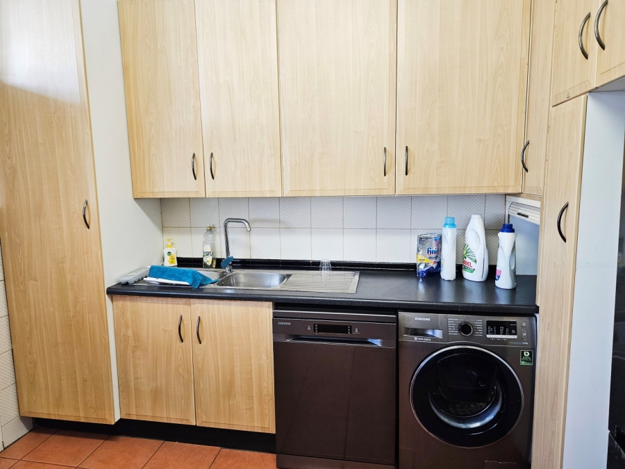 To Let 3 Bedroom Property for Rent in Dunkeld Gauteng