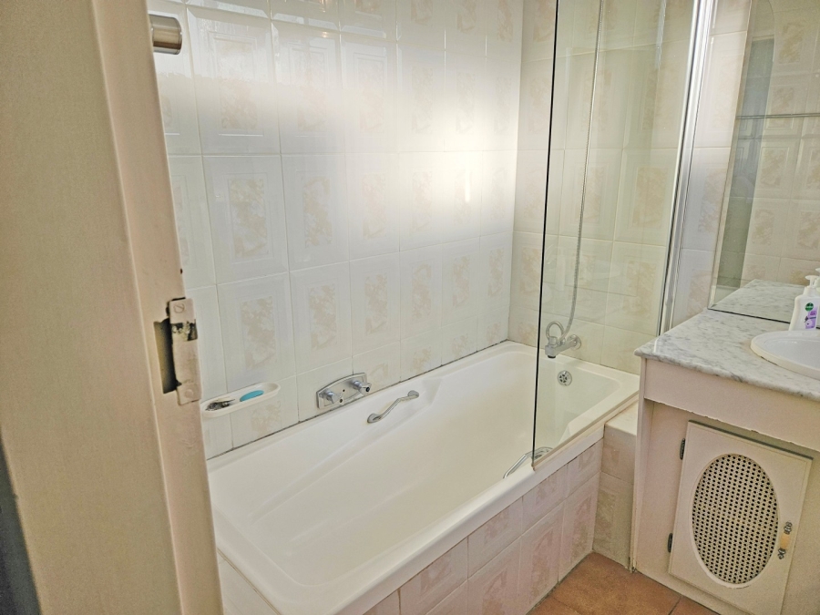 To Let 3 Bedroom Property for Rent in Dunkeld Gauteng