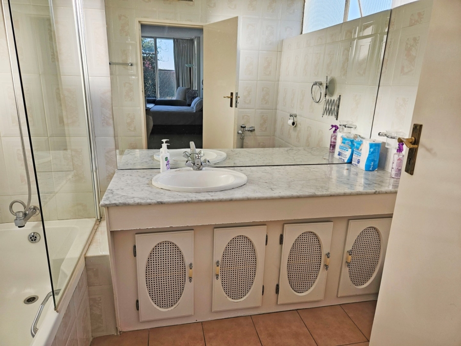 To Let 3 Bedroom Property for Rent in Dunkeld Gauteng