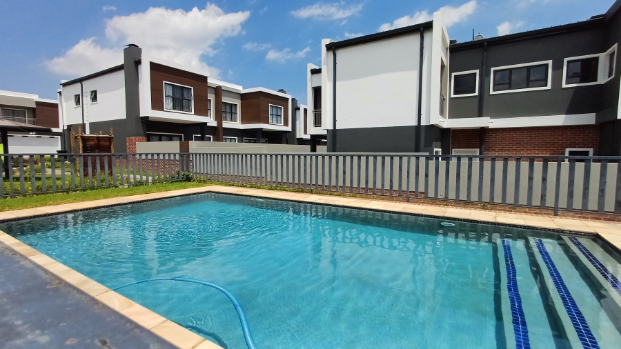 To Let 4 Bedroom Property for Rent in Sunninghill Gauteng