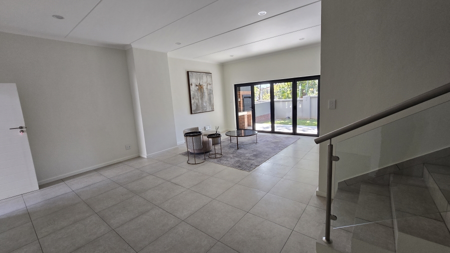 To Let 4 Bedroom Property for Rent in Sunninghill Gauteng