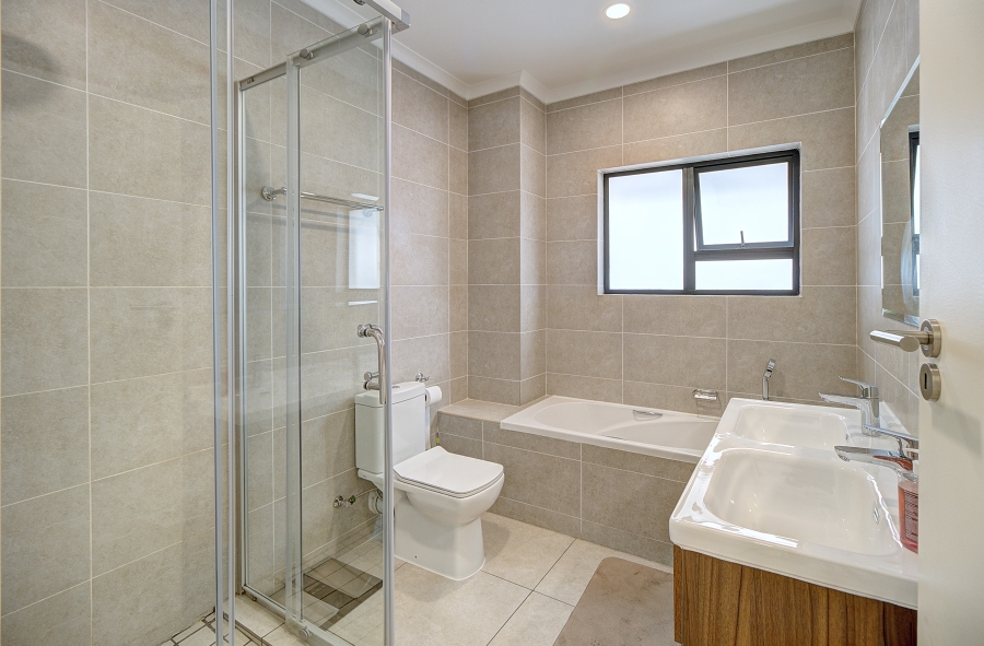 To Let 4 Bedroom Property for Rent in Sunninghill Gauteng