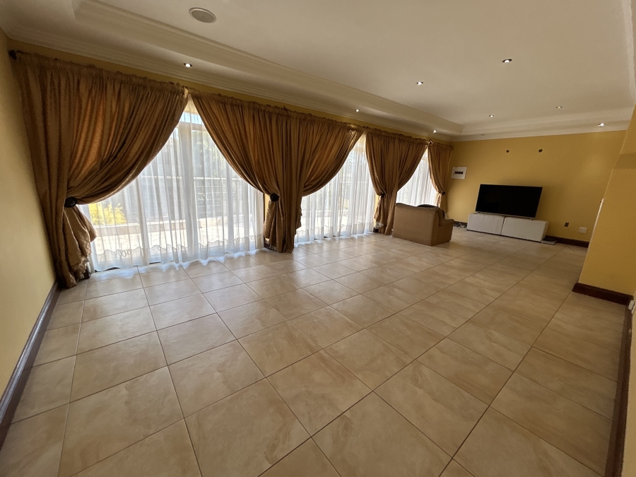 7 Bedroom Property for Sale in Savannah Hills Estate Gauteng