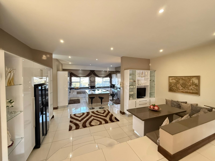 5 Bedroom Property for Sale in Blue Saddle Ranches Gauteng
