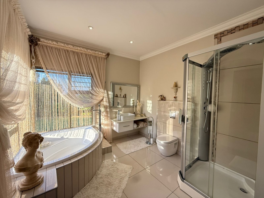 5 Bedroom Property for Sale in Blue Saddle Ranches Gauteng