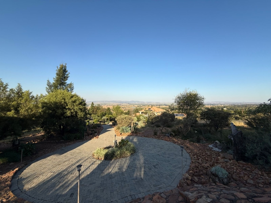 5 Bedroom Property for Sale in Blue Saddle Ranches Gauteng