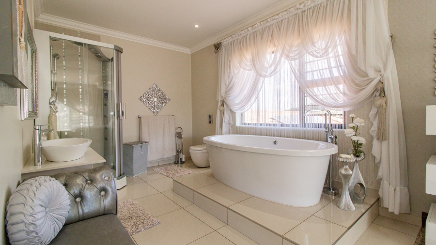 5 Bedroom Property for Sale in Blue Saddle Ranches Gauteng