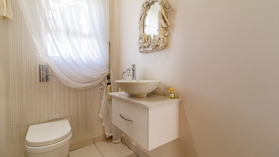 5 Bedroom Property for Sale in Blue Saddle Ranches Gauteng