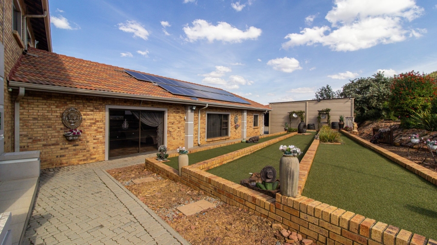 5 Bedroom Property for Sale in Blue Saddle Ranches Gauteng