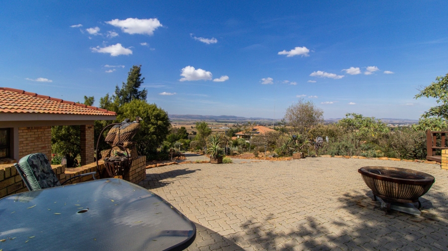 5 Bedroom Property for Sale in Blue Saddle Ranches Gauteng