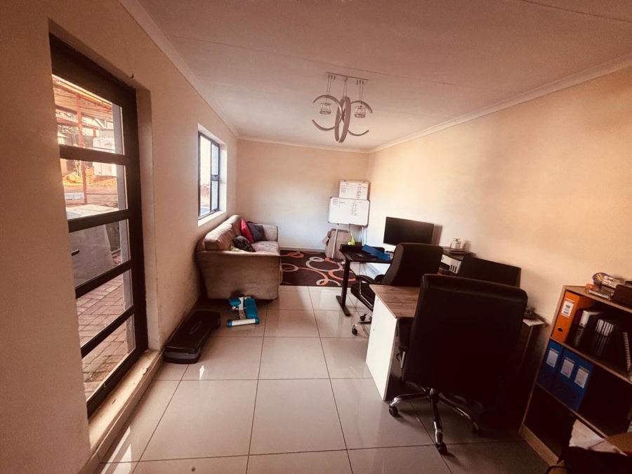 To Let 3 Bedroom Property for Rent in Wentworth Park Gauteng