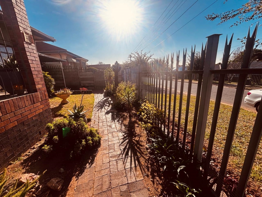 To Let 3 Bedroom Property for Rent in Wentworth Park Gauteng