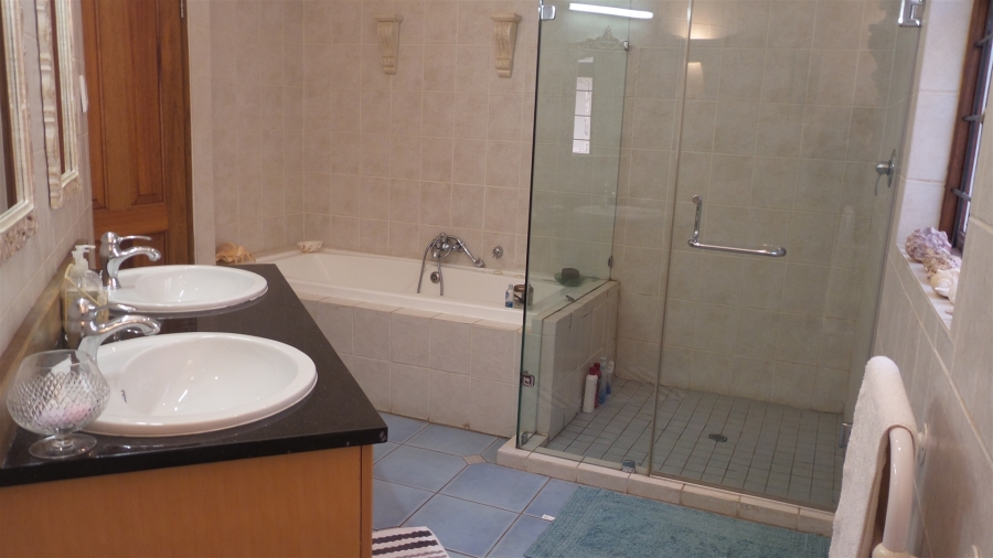 4 Bedroom Property for Sale in Waterkloof Ridge Gauteng