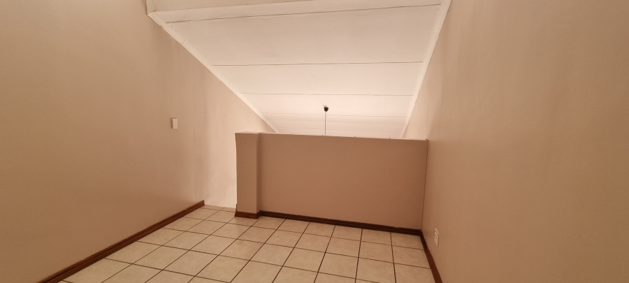 1 Bedroom Property for Sale in Hillcrest Gauteng
