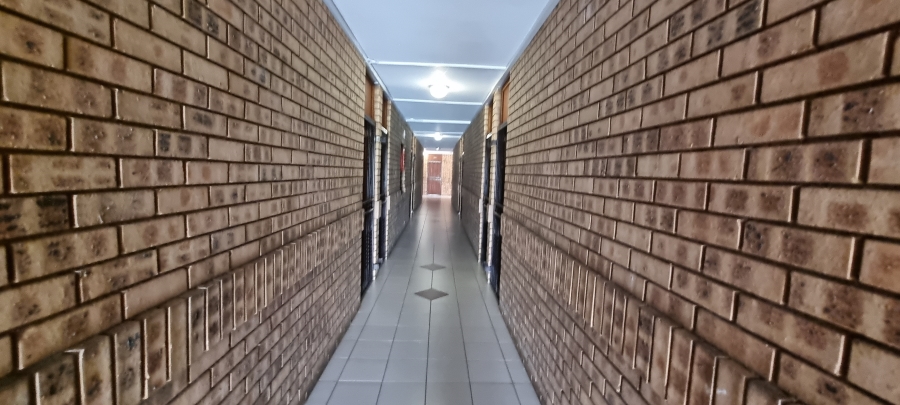 1 Bedroom Property for Sale in Hillcrest Gauteng