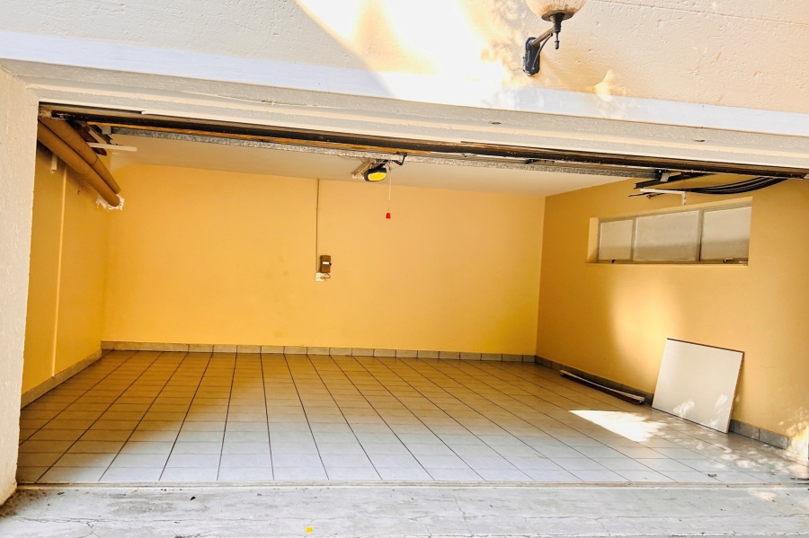 4 Bedroom Property for Sale in Waterkloof Park Gauteng