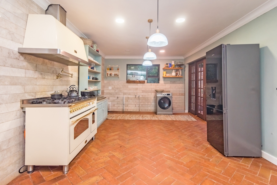 4 Bedroom Property for Sale in Kloofendal Gauteng