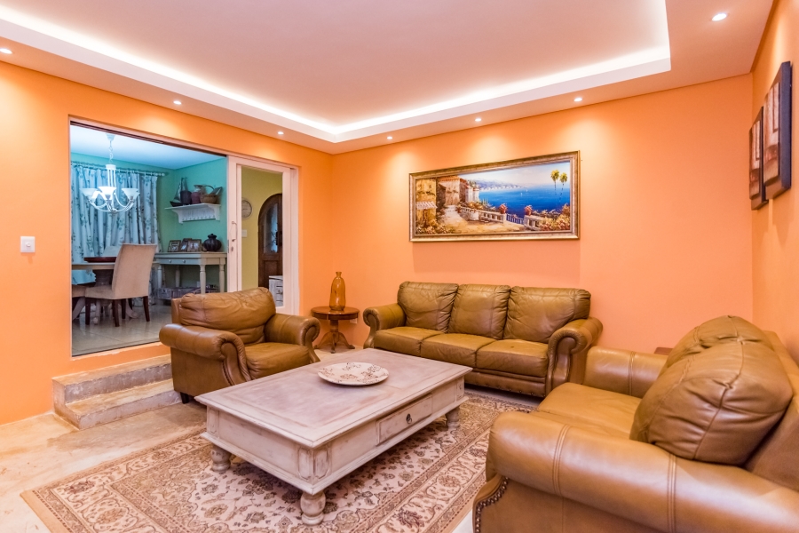 4 Bedroom Property for Sale in Kloofendal Gauteng