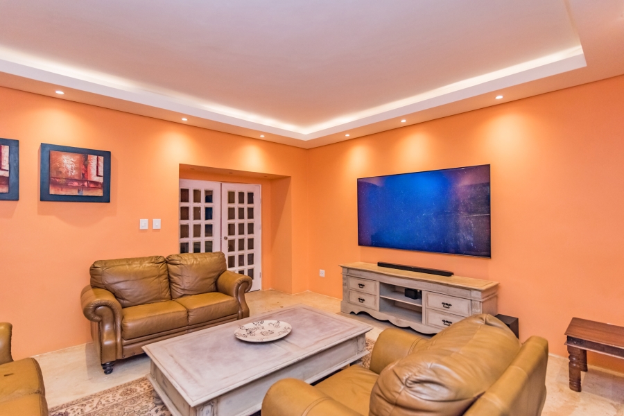 4 Bedroom Property for Sale in Kloofendal Gauteng