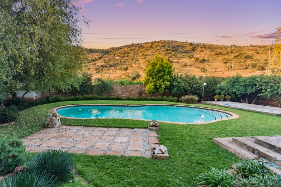 4 Bedroom Property for Sale in Kloofendal Gauteng