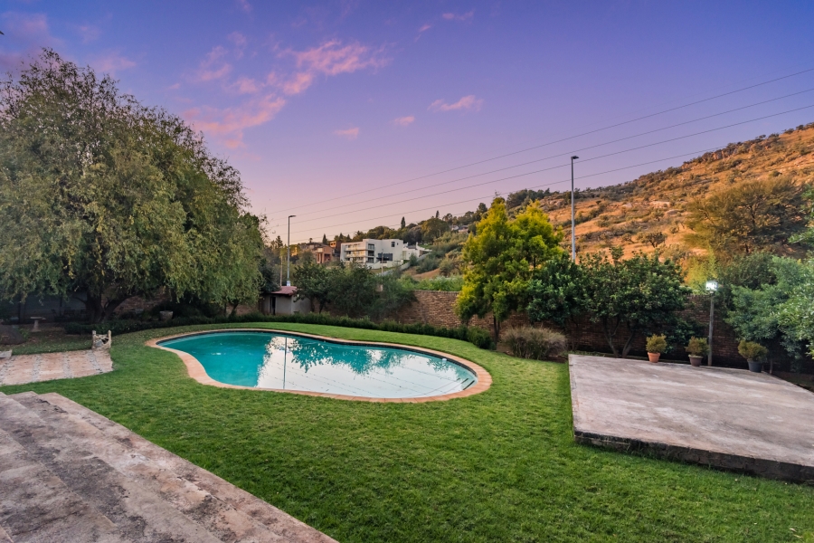 4 Bedroom Property for Sale in Kloofendal Gauteng