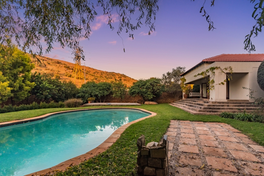 4 Bedroom Property for Sale in Kloofendal Gauteng