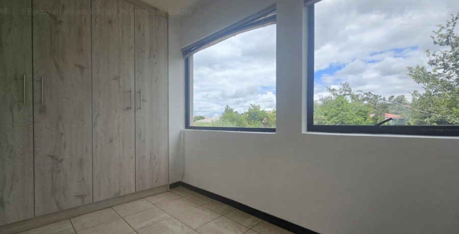 1 Bedroom Property for Sale in Lombardy Estate Gauteng