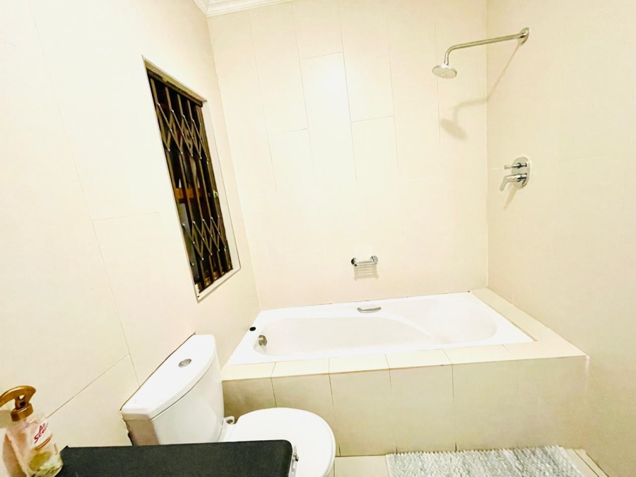 2 Bedroom Property for Sale in Midridge Park Gauteng