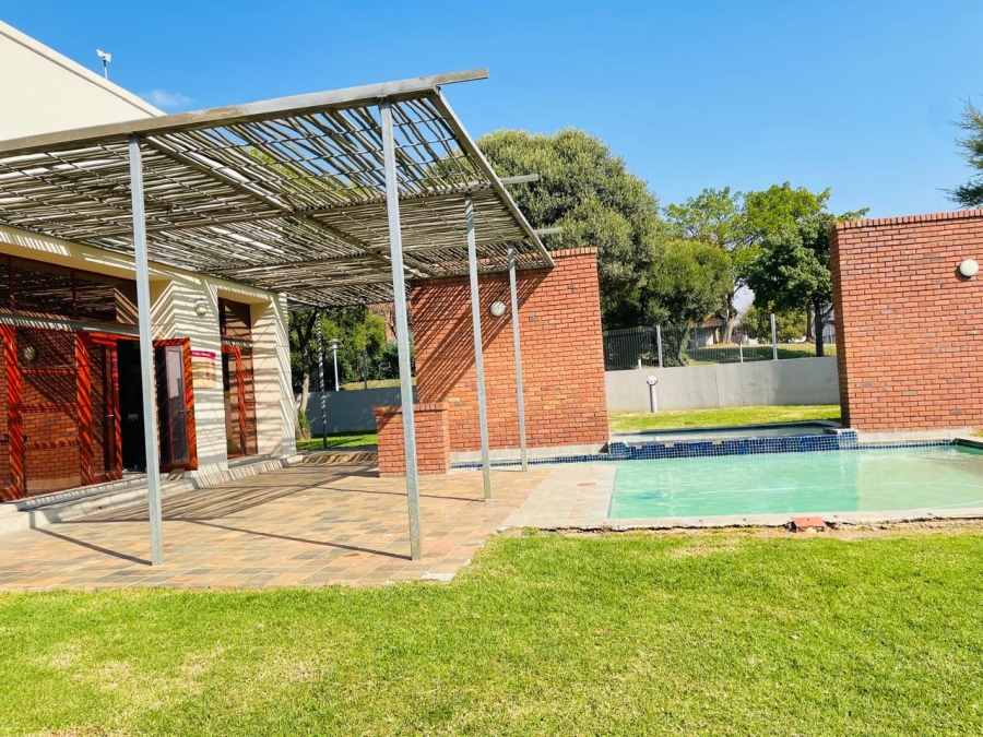2 Bedroom Property for Sale in Midridge Park Gauteng
