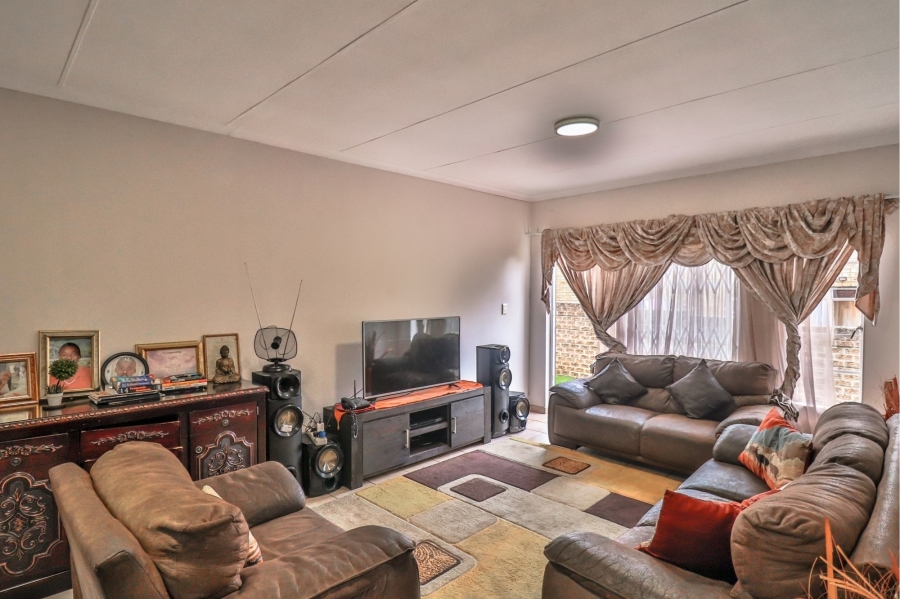 2 Bedroom Property for Sale in Honeydew Manor Gauteng