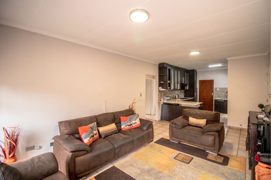 2 Bedroom Property for Sale in Honeydew Manor Gauteng