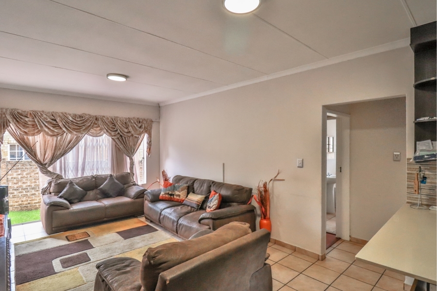 2 Bedroom Property for Sale in Honeydew Manor Gauteng