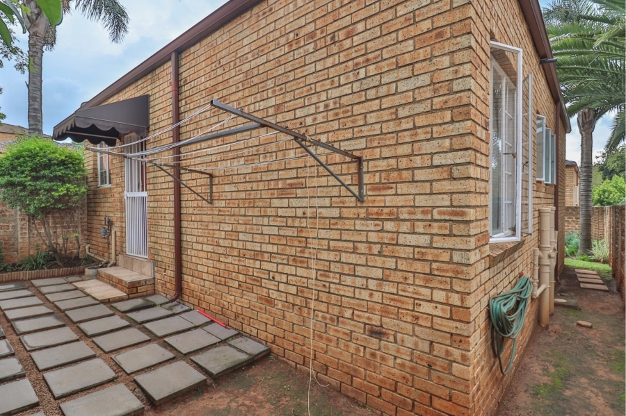 2 Bedroom Property for Sale in Honeydew Manor Gauteng