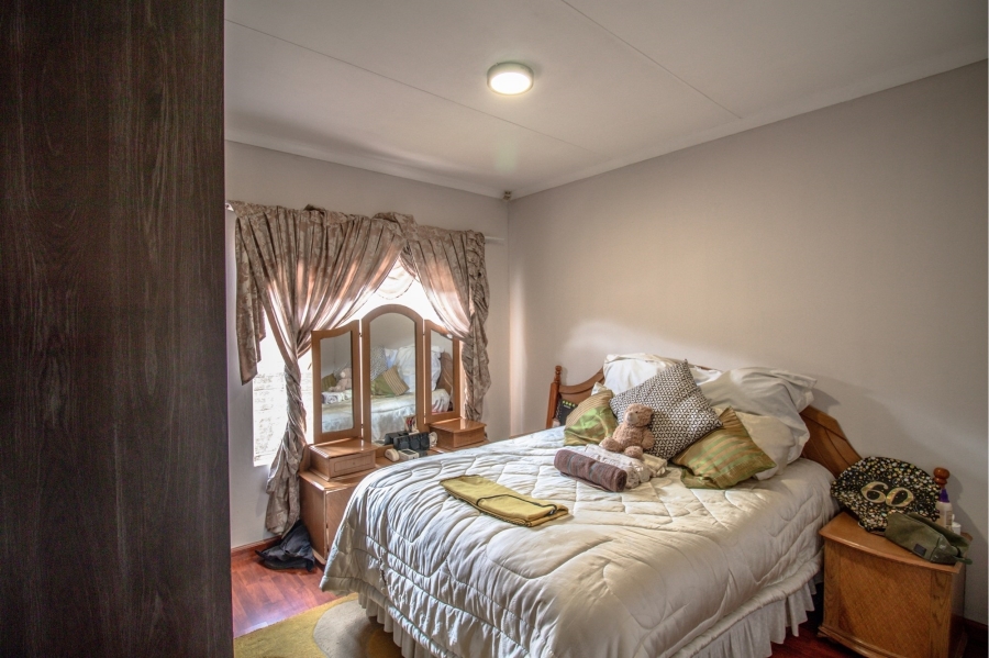 2 Bedroom Property for Sale in Honeydew Manor Gauteng